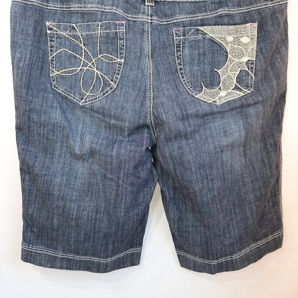 Venezia Plus Stretch Denim Capris - Picture 12 of 12